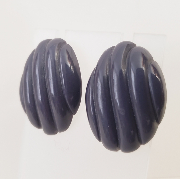 Dark Gray Wavy Acryclic Clip Ons - Picture 2 of 5